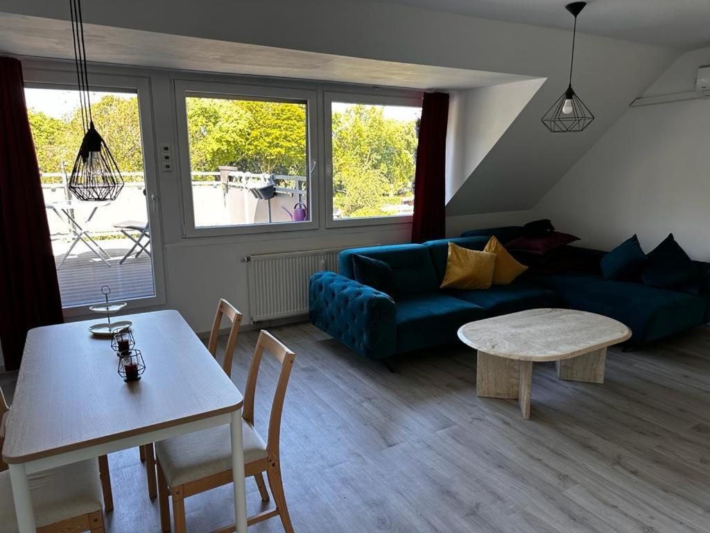 A&V Apartments Wunderschoene Rheinblick Wohnung Zum Entspannen Apt Ela Duisburg Exteriör bild