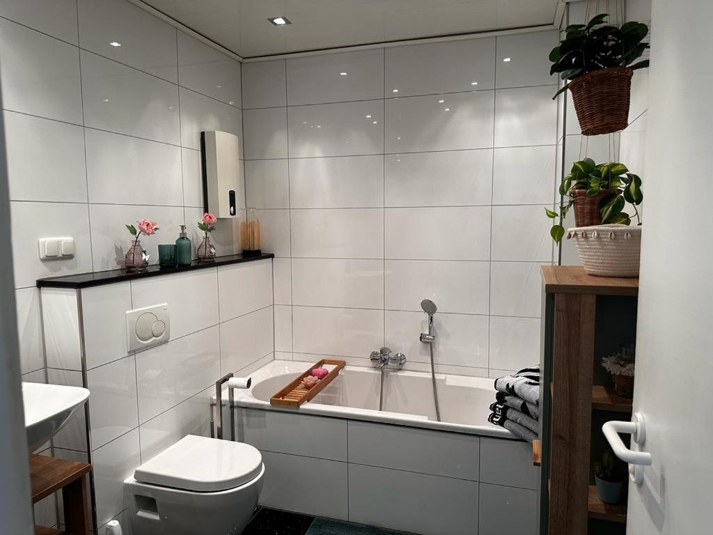 A&V Apartments Wunderschoene Rheinblick Wohnung Zum Entspannen Apt Ela Duisburg Exteriör bild